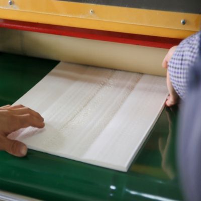 Bom preço. Composto de borracha FKM de alta elasticidade, resistente a óleo e inodoro para retentores e juntas de óleo on-line